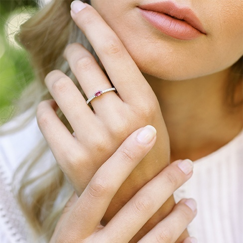 Monseo Anel Ouro Branco 19,2K Oval Rubi Diamantes