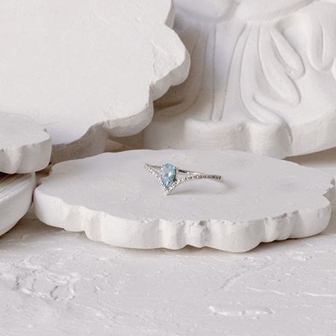 Anel noivado água-marinha diamantes. Compre online