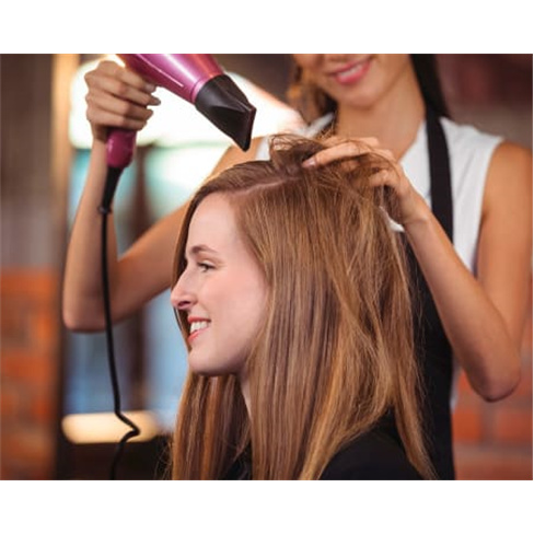 Cuidado de Cabelo c/ Corte & Brushing para Look Trendy | Oeiras Coloração + Co