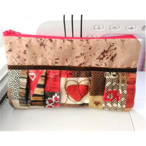 Workshop de Costura Criativ... 2 Aulas com Criação de Bolsa Necéssaire | 5 Ho
