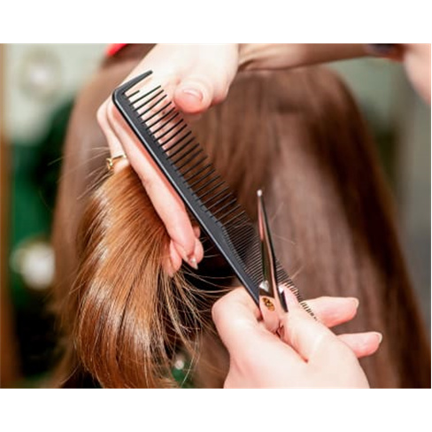 Cuidado de Cabelo c/ Corte & Brushing para Look Trendy | Oeiras Coloração + Co