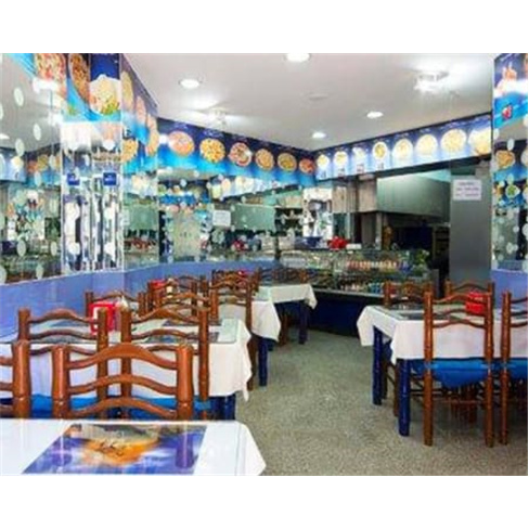 Deliciosos Hambúrgueres com Bebidas | 2 ou 4 Pessoas na Estefânia! Refeição