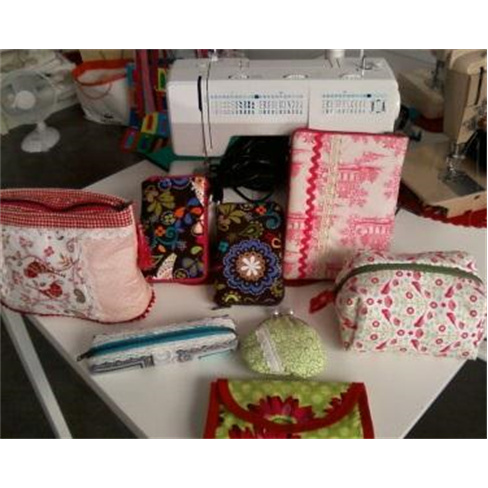 Workshop de Costura Criativ... 2 Aulas com Criação de Bolsa Necéssaire | 5 Ho