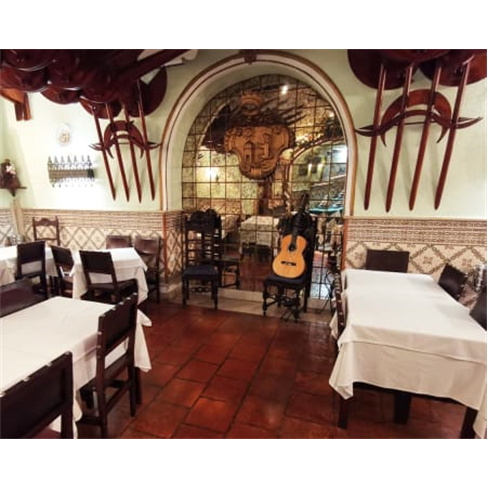 Jantar Romântico & Fado para Dois em Alfama | Taverna d´el Rey