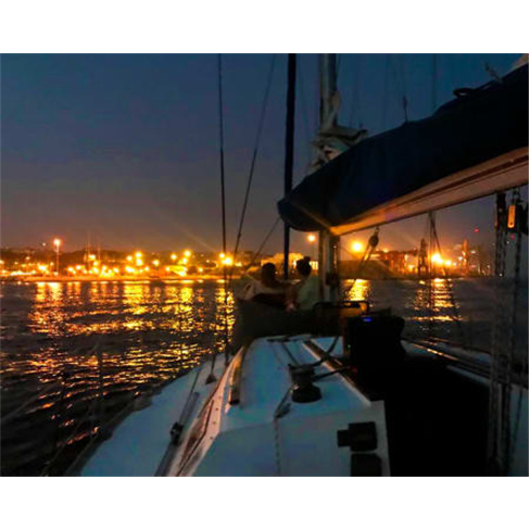 Veleiro no Rio Tejo ao Anoitecer + Bebida de Boas-Vindas | 2h | BYX