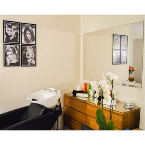 Cabelos Sublimes | Conquist...eixas e Brushing | Cabelo Abaixo da Linha do Ombro