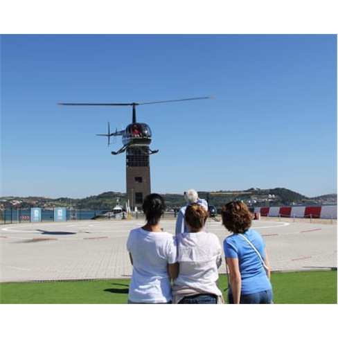 Fantástico Voo de Helicópte...copters Voo de Helicóptero Privado | Até 3 Pes