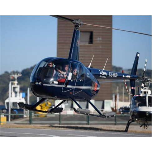 Fantástico Voo de Helicópte...copters Voo de Helicóptero Privado | Até 3 Pes