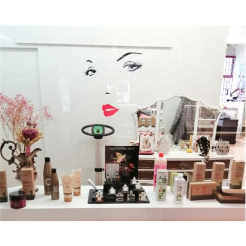 Manicure com Aplicação de Verniz Gel + Esfoliação e Massagem | Porto