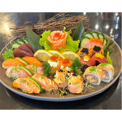 Irresistível! Sushi, Sashimi, Temakis e Sobremesa para Dois | KOI Sushi House n