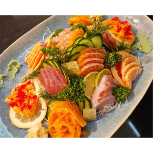 Irresistível! Sushi, Sashimi, Temakis e Sobremesa para Dois | KOI Sushi House n