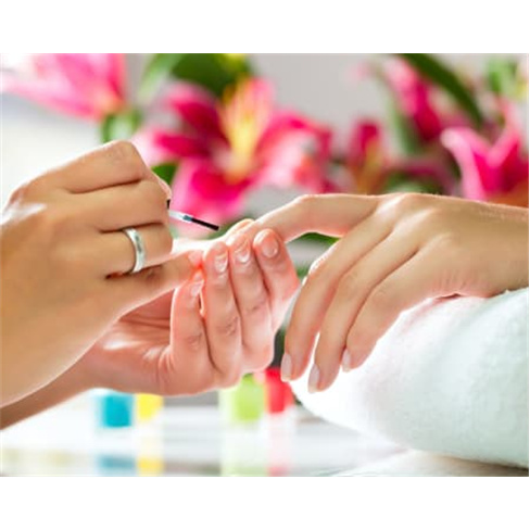 Manicure com Aplicação de Verniz Gel + Esfoliação e Massagem | Porto