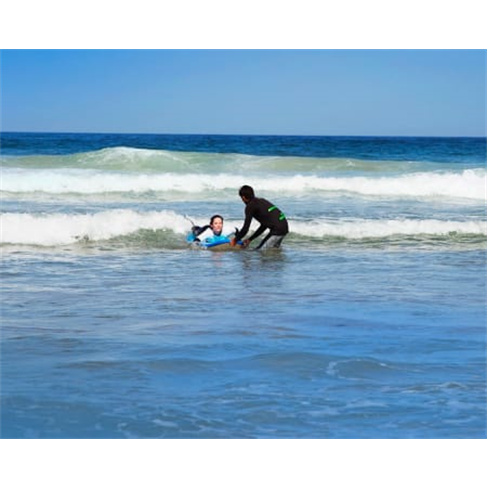 1 Dia de Surf na Praia Azul...School 2 Aulas de Surf para 2 Pessoas | Época Alt