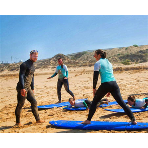 1 Dia de Surf na Praia Azul... School 2 Aulas de Surf para 1 Pessoa | Época Alt