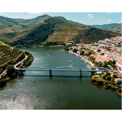 Passeio em Iate Privado no Rio Douro com Welcome Drink - 1h30 | Até 6 Pessoas