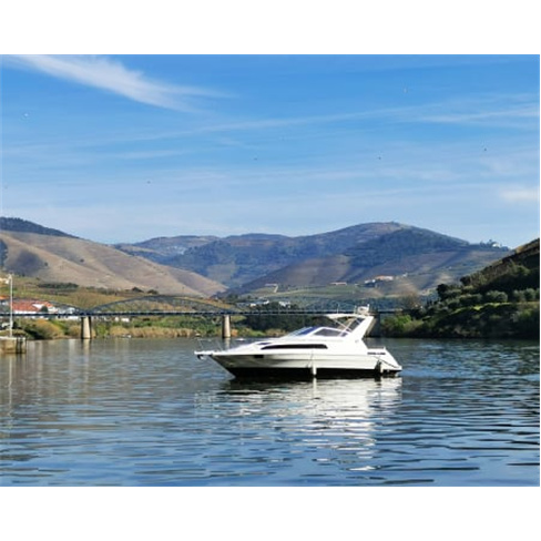 Passeio em Iate Privado no Rio Douro com Welcome Drink - 1h30 | Até 6 Pessoas