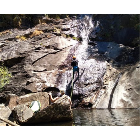 Já se Aventurou no Canyoning? 4 Locais à Escolha | Até 5 Horas Experiência p