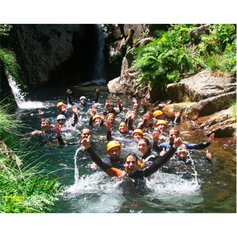Já se Aventurou no Canyoning? 4 Locais à Escolha | Até 5 Horas Experiência p
