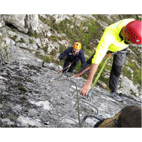 Rappel e Escalada na Serra ...rto Natureza e Aventura Experiência para 4 Pessoa