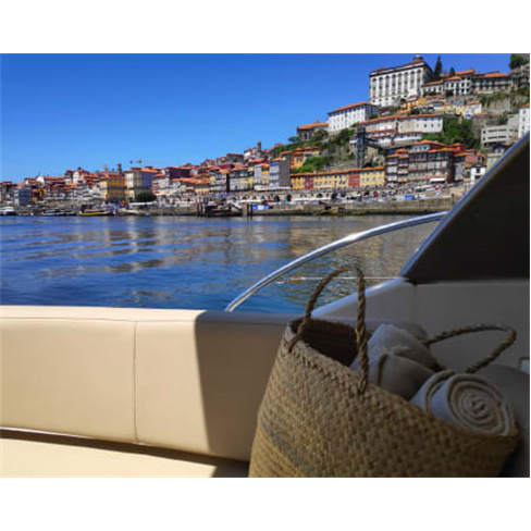 Passeio em Iate no Douro c/ Welcome Drink - Grupo até 10 Pessoas | DouroCharter