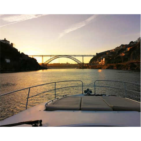 Passeio em Iate no Douro c/ Welcome Drink - Grupo até 10 Pessoas | DouroCharter
