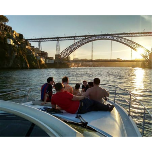 Passeio em Iate no Douro c/ Welcome Drink - Grupo até 10 Pessoas | DouroCharter