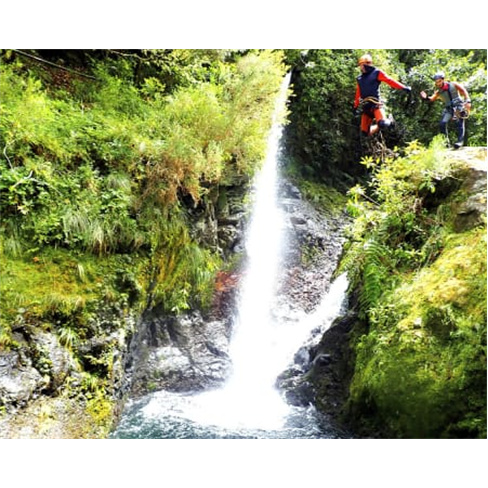 Canyoning no Interior Rural...| Lokoloko - Santa Cruz Experiência para 2 Pessoa