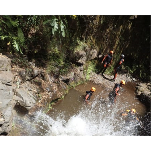 Canyoning no Interior Rural...| Lokoloko - Santa Cruz Experiência para 2 Pessoa