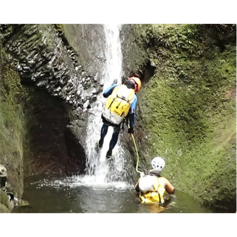 Canyoning no Interior Rural...| Lokoloko - Santa Cruz Experiência para 2 Pessoa