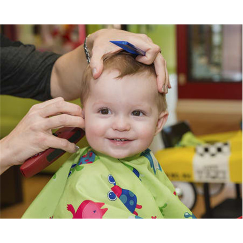 Corte Cabelo para Criança c... Criança c/ Gift e Diploma «O Meu Primeiro Cort