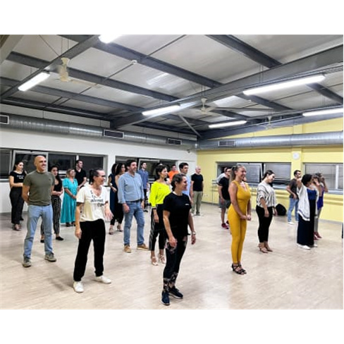 Aula de Dança à Escolha - Latinas, Africanas, Orientais, Urbanas e Muito Mais!