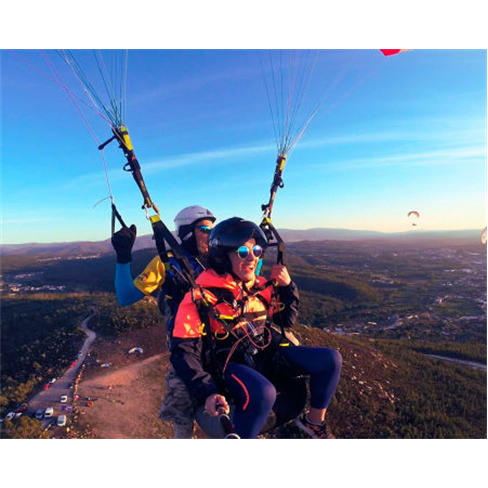 Voo de Parapente com Oferta... de Parapente em São Miguel de Poiares | 2 Pessoa