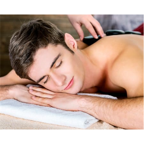 Presente p/ Ele! Piscina Interior + Massagem + Hidratação Rosto | Spa Villa C
