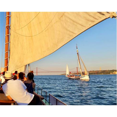 Cruzeiro em Veleiro Tradicional pelo Rio Tejo a Dois - 45 Min | Nosso Tejo