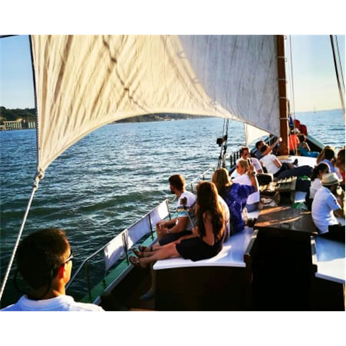 Cruzeiro em Veleiro Tradicional pelo Rio Tejo a Dois - 45 Min | Nosso Tejo