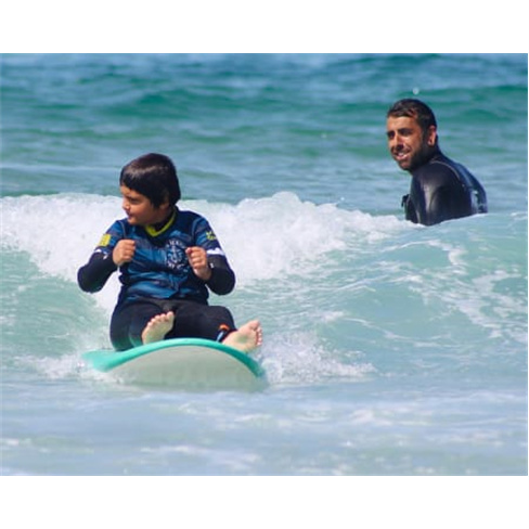 Aula de Surf em Grupo na Co... Old School Surf School Experiência para 2 Pessoa