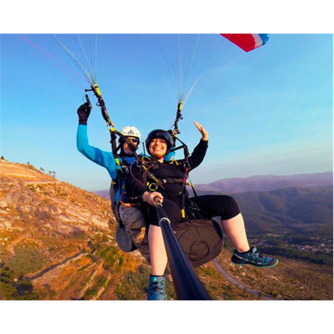 Voo de Parapente com Oferta... de Parapente em São Miguel de Poiares | 2 Pessoa