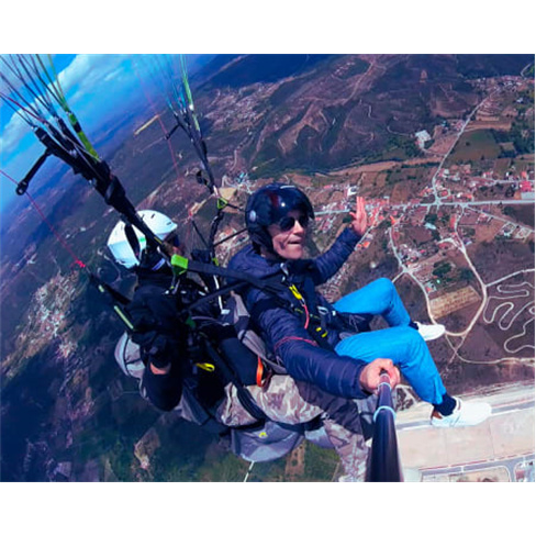 Voo de Parapente com Oferta...em Mondim de Basto ou Linhares da Beira | 1 Pessoa
