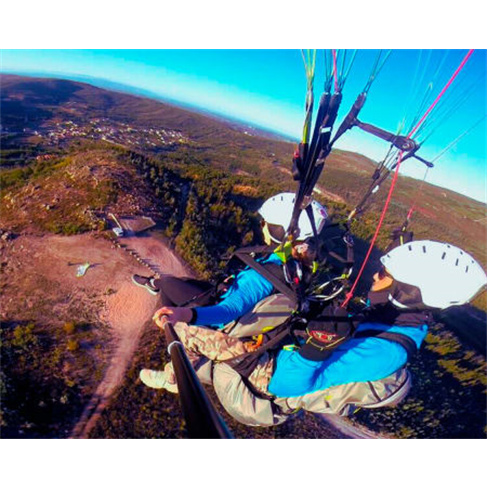 Voo de Parapente com Oferta... de Parapente em São Miguel de Poiares | 2 Pessoa