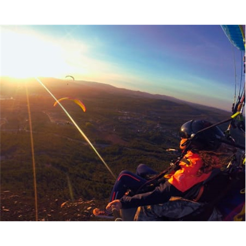 Voo de Parapente com Oferta... de Parapente em São Miguel de Poiares | 2 Pessoa