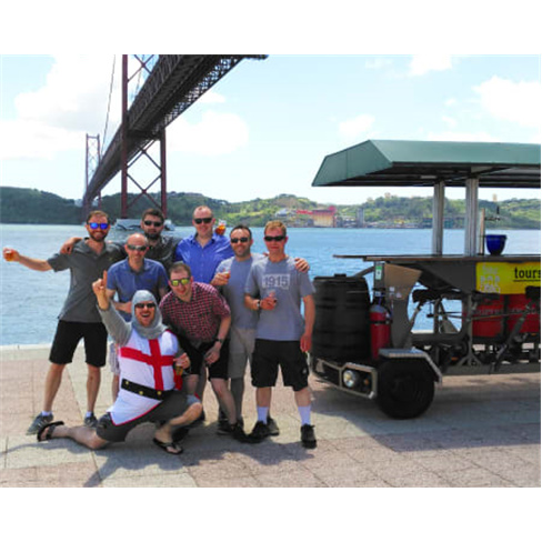 Passeio de Beer Bike em Lisboa com Bar e Música a Bordo - 1 hora, para 1 pessoa