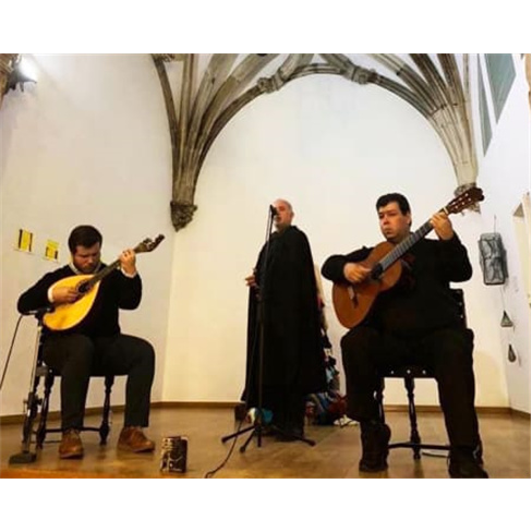 Petiscos, Vinho e Fado para Dois no Histórico Café Santa Cruz | Coimbra
