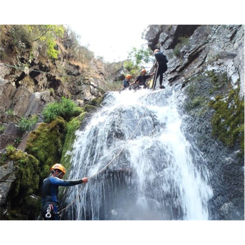 Canyoning no Rio Paiva para Dois com Foto-Reportagem | 6 Horas | Clube do Paiva