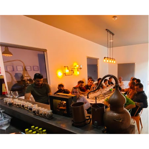 Visita Guiada à Destilaria + Prova de 4 Produtos + Oferta de Gin ou Licor | Alc