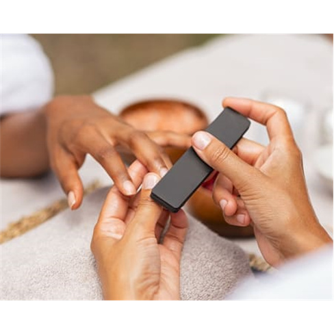 Manicure: Unhas fortes e bonitas no TA Cabeleireiros & Estética - Telheiras