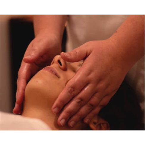 Ritual de Luxo: Corpo & Rosto | Hamsa Clinic - Porto Experiência para 1 Pessoa