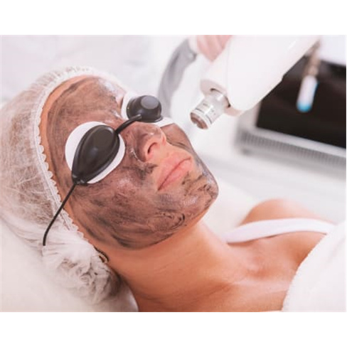 Limpeza de Rosto com Peeling de Carbono + Massagem Facial | Avenida de Berna