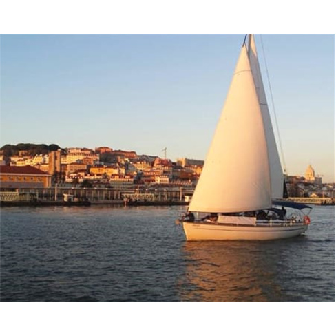 Passeio de Veleiro no Tejo com Welcome Drink | 2 Horas | Lisboa Passeio de Velei