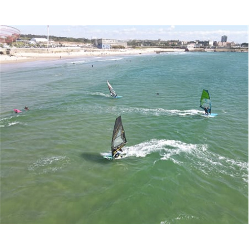 Aula de Windsurf Privada | ...urf School - Matosinhos Experiência para 2 Pessoa