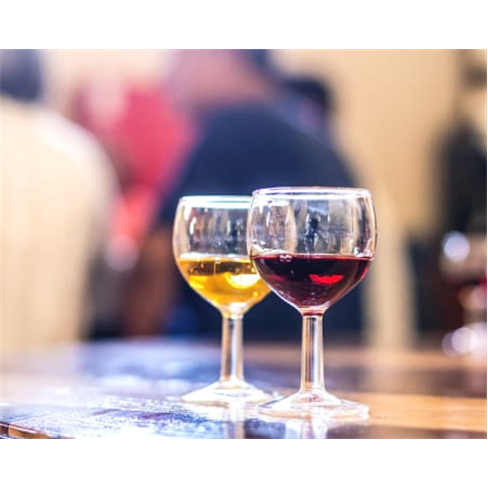 Tour Panorâmico em Eco Car + Visita & Prova de Vinho do Porto na Real Companhia